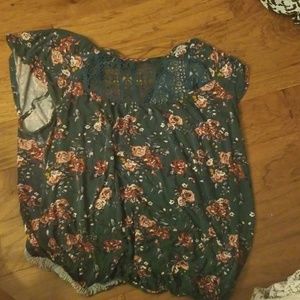 A tee shirt